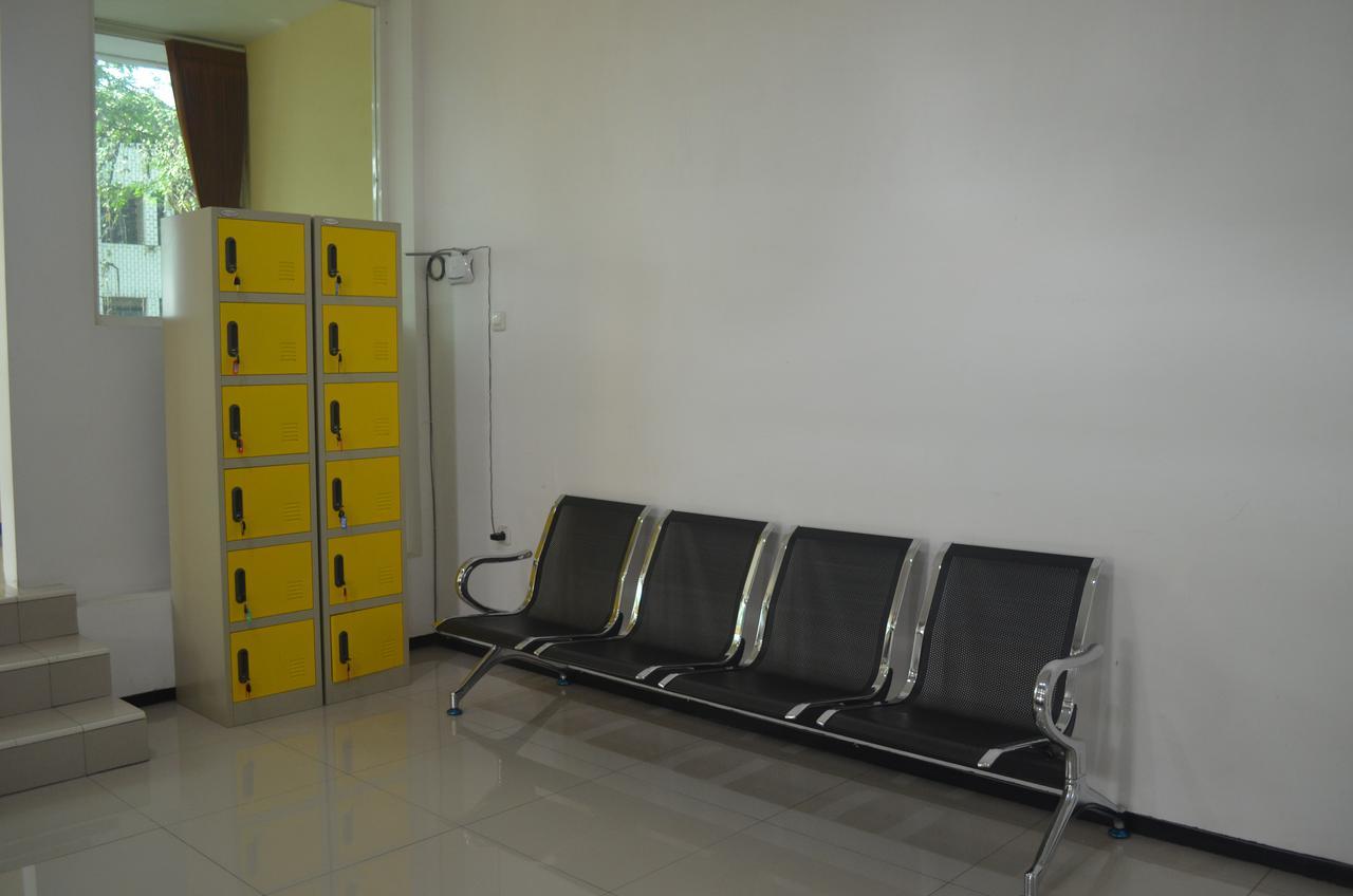 Huize Jon Hostel Malang Zewnętrze zdjęcie